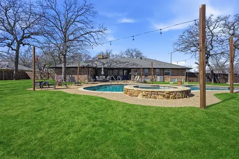 5205 N Highland Dr, Granbury, TX 76049