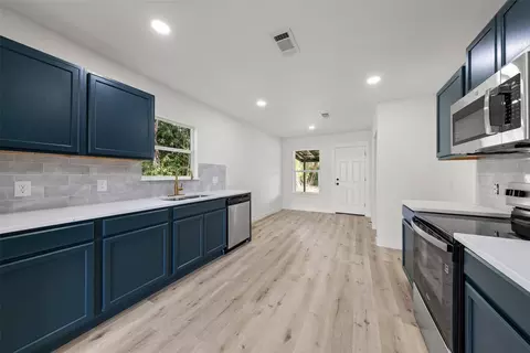Entry Way - 103 E Stegall Dr, Robinson, TX 76706 photo 2 of 3