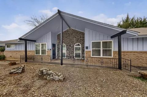 153 Sheri Ln, Hurst, TX 76053