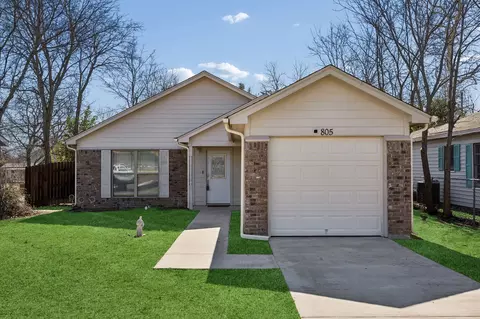 805 Phillips St, Cleburne, TX 76033