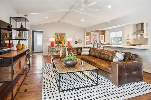 4877 Fallon Pl, Dallas, TX 75227