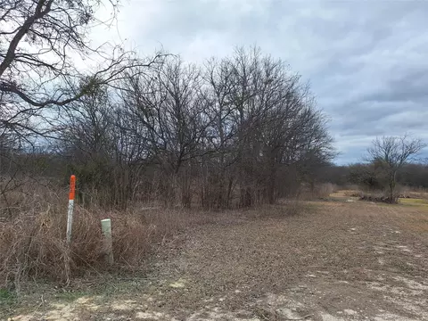 303 Creekwood Dr, Blum, TX 76627