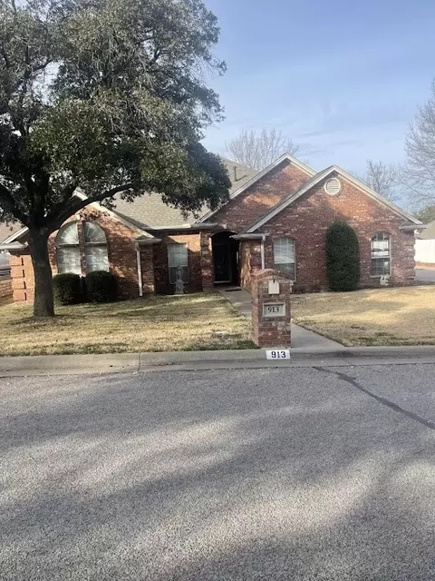 913 Jonathan Ct, Weatherford, TX 76086