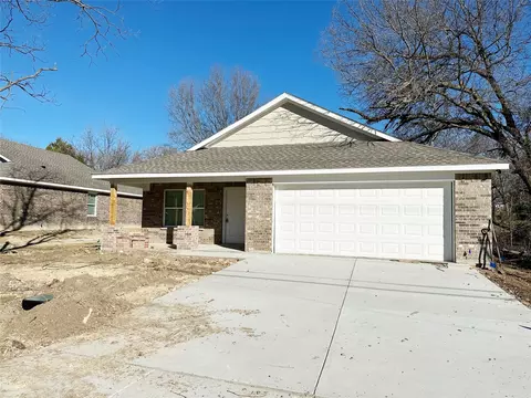 806 N Rusk St, Weatherford, TX 76086