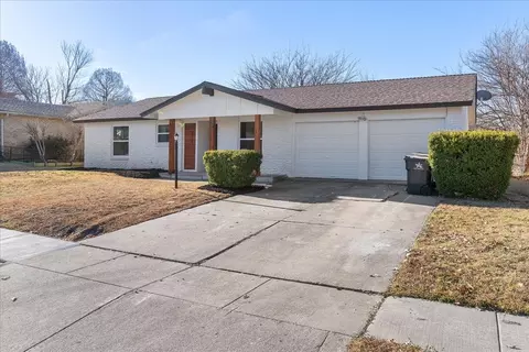 706 N Hunters Glen Cir, Arlington, TX 76015