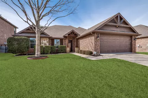 925 Westminster Dr, Midlothian, TX 76065