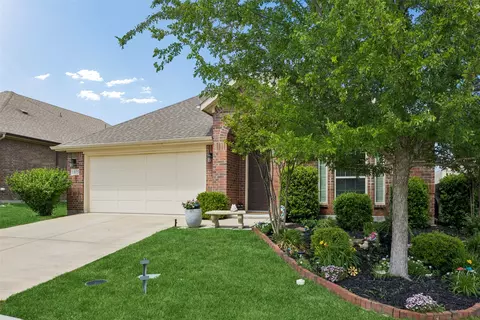 1815 Vallana Dr, Gainesville, TX 76240