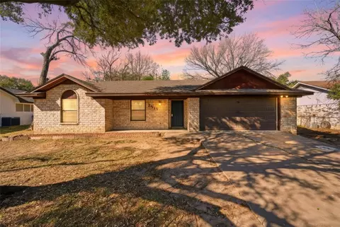 2711 Old Robinson Rd, Waco, TX 76706