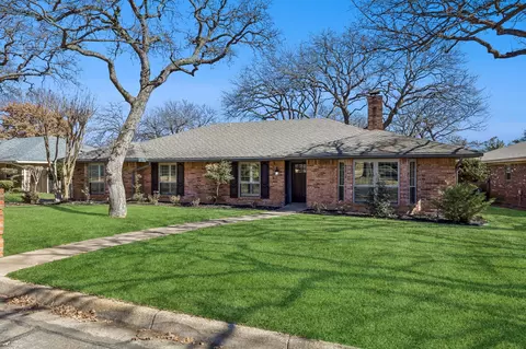 2703 Baldwin Dr, Arlington, TX 76012