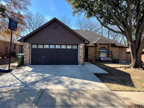 5920 Hilltop Dr, Watauga, TX 76148