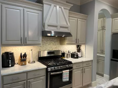 337 Lucille St, Irving, TX 75060
