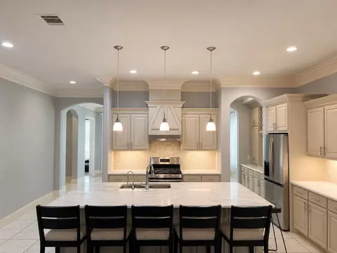 337 Lucille St, Irving, TX 75060