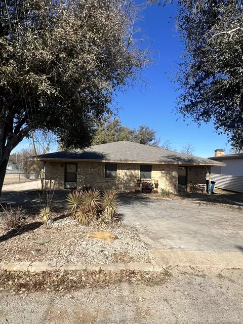 1312 W Dyer St, Breckenridge, TX 76424