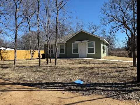 1704 E 3rd St, Lampasas, TX 76550