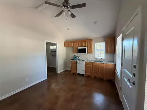 1704 E 3rd St, Lampasas, TX 76550 photo 4