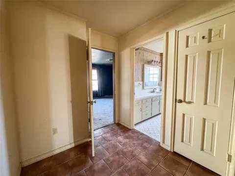 Entry Way - 1005 N 7th St, Haskell, TX 79521 photo 2 of 2