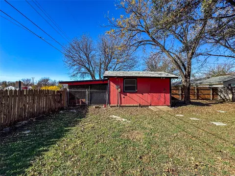 Exterior - 1005 N 7th St, Haskell, TX 79521 photo 4 of 7
