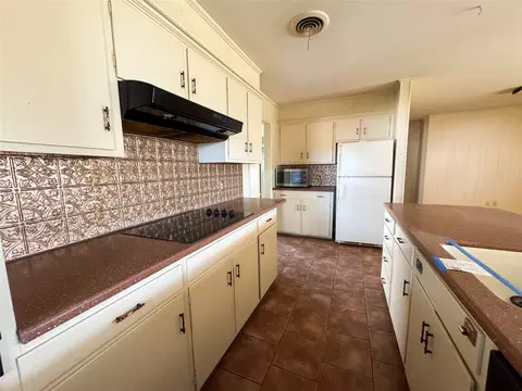 Kitchen - 1005 N 7th St, Haskell, TX 79521 photo 3 of 4