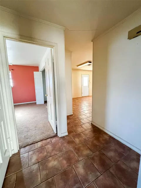 Entry Way - 1005 N 7th St, Haskell, TX 79521 photo 1 of 2