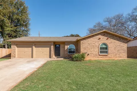 1124 Sherwood Dr, Bedford, TX 76022