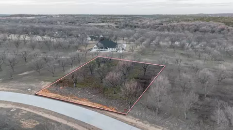 2160 E Landings N, Granbury, TX 76049