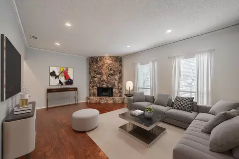 3020 Stonehenge Ln, Carrollton, TX 75006