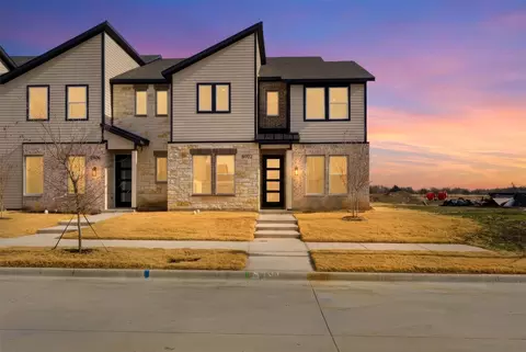 8902 Lowell St, Rowlett, TX 75089