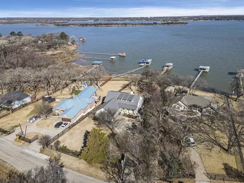 9000 Heron Dr, Fort Worth, TX 76108