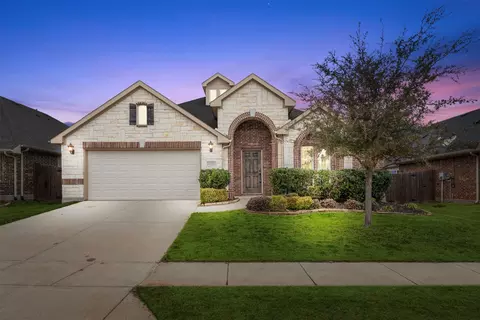 1020 Broken Wheel Trl, Aubrey, TX 76227