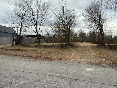 228 E Nelson St, Denison, TX 75021