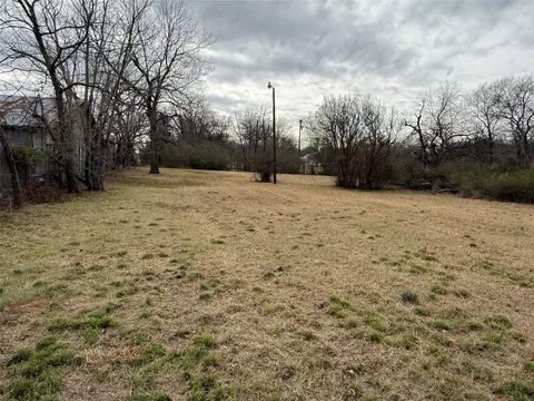 228 E Nelson St, Denison, TX 75021 photo 5