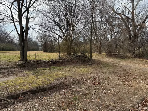 228 E Nelson St, Denison, TX 75021 photo 3