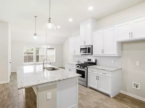 640 Mooney Dr, Saginaw, TX 76179