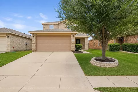 8808 Valley River Dr, Fort Worth, TX 76244
