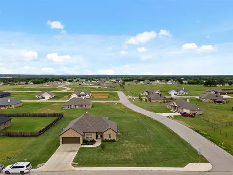 141 Walnut St, Paradise, TX 76073