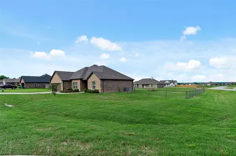 141 Walnut St, Paradise, TX 76073