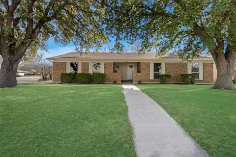 5820 Denise Dr, Haltom City, TX 76148