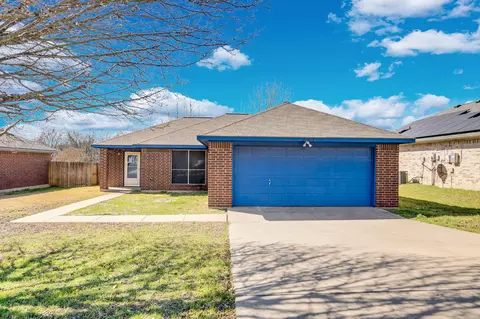 203 Shawnee Trl, Alvarado, TX 76009