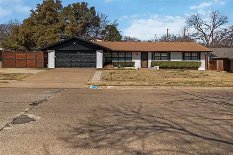 1422 Glenwick Ln, Irving, TX 75060
