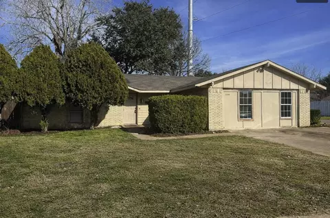 4910 Frontier Rd, Garland, TX 75043