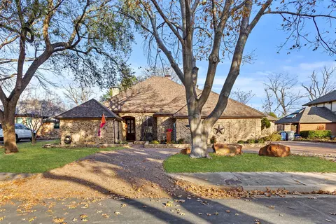 10112 Candlebrook Dr, Dallas, TX 75243