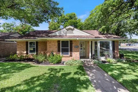 519 Staffordshire Dr, Irving, TX 75061