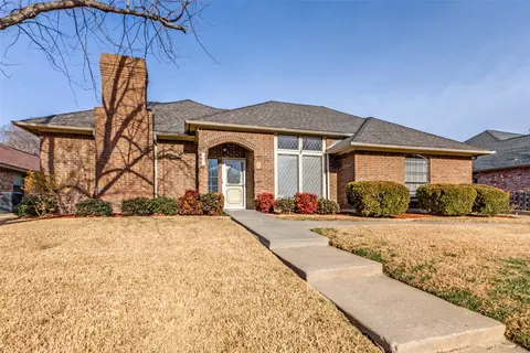 3802 Woodside Dr, Arlington, TX 76016