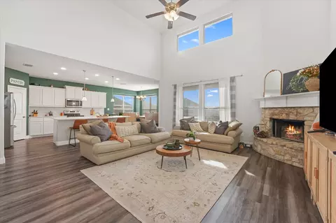 3725 Ranchers Rdg, Krum, TX 76249