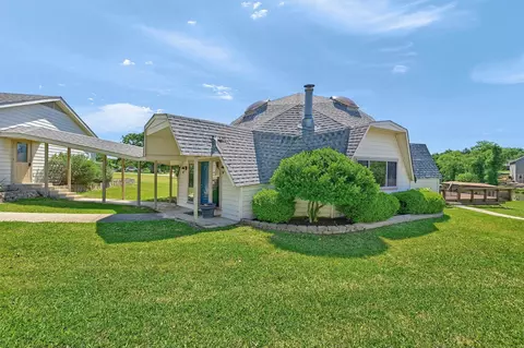 114 E Seminole Dr, Lake Kiowa, TX 76240