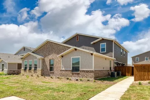 640-642 644-646 Fallow Dr, Venus, TX 76084