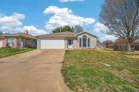 1929 Overland St, Fort Worth, TX 76131