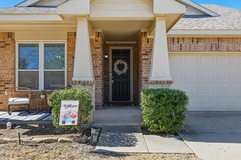 921 John Kennedy Dr, Saginaw, TX 76179