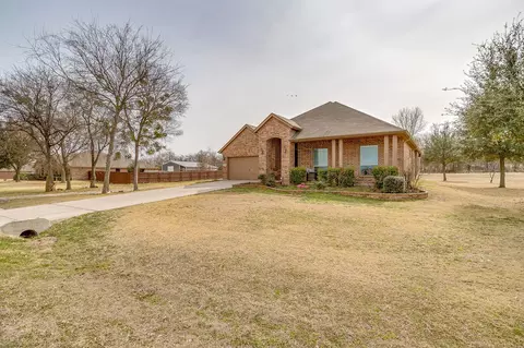 132 Creekwood Ranch Rd, Azle, TX 76020