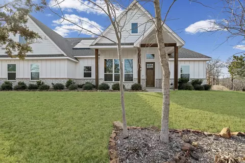 1045 Churchill Ln, Millsap, TX 76066